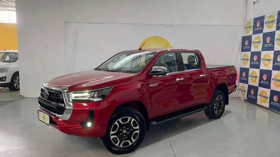 TOYOTA HILUX 2.8 D-4D TURBO DIESEL CD SRX 4X4 AUTOMÁTICO